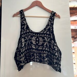 Urban Outfitters B&W Aztec print crop top tank w/ side slits. Size S.